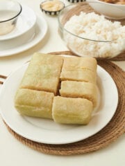 Vietnamese Sticky Rice Cakes (Bánh Chưng)