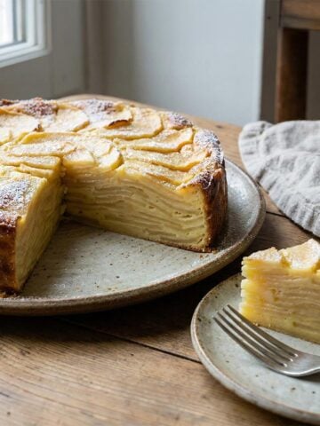 invisible apple cake with slice