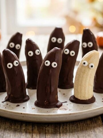Chocolate-dipped banana ghosts recipe for Halloween